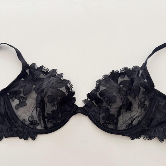 Victoria’s Secret Black Lace Unlined Plunge Bra - Picture 2 of 10